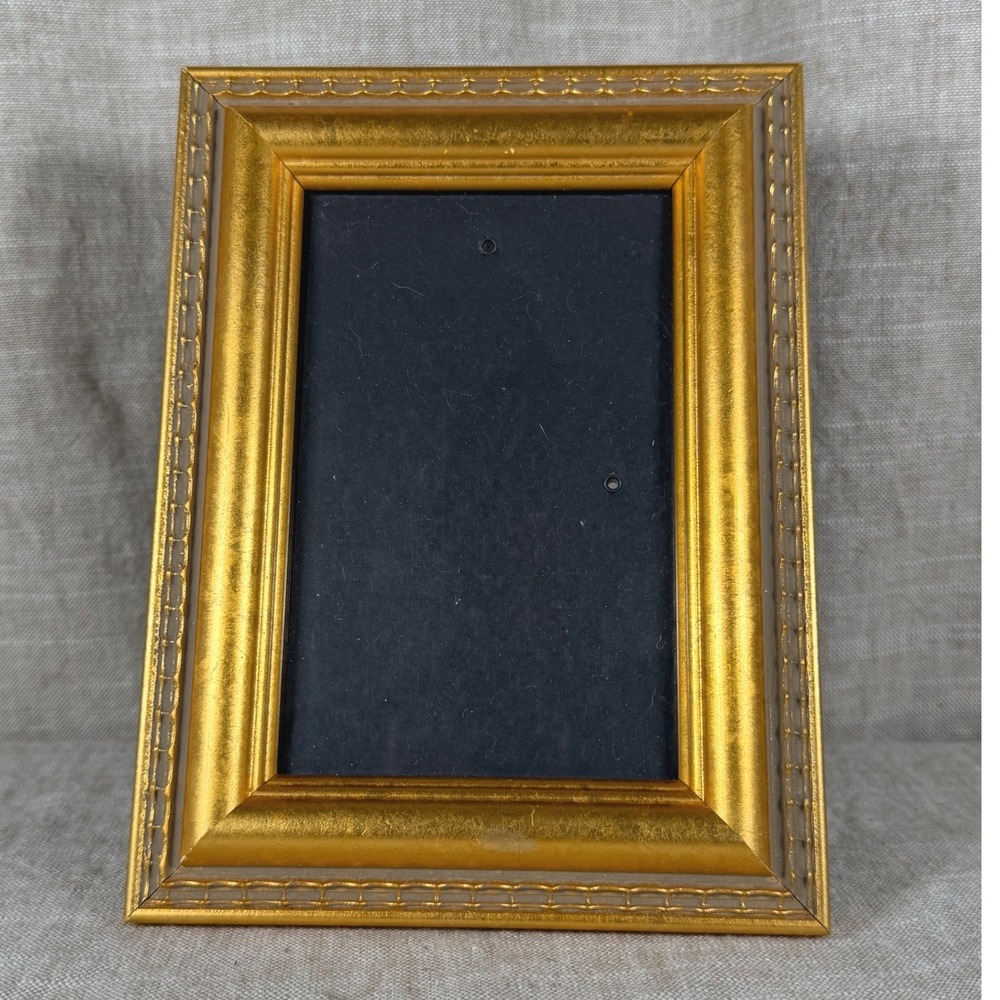 Picture Frame Good Vintage Gold Tone Ornate Scalloped Beveled 4x6 Tabletop Wall